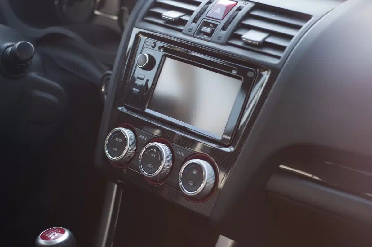 désactiver le code autoradio avec une plaque d’immatriculation